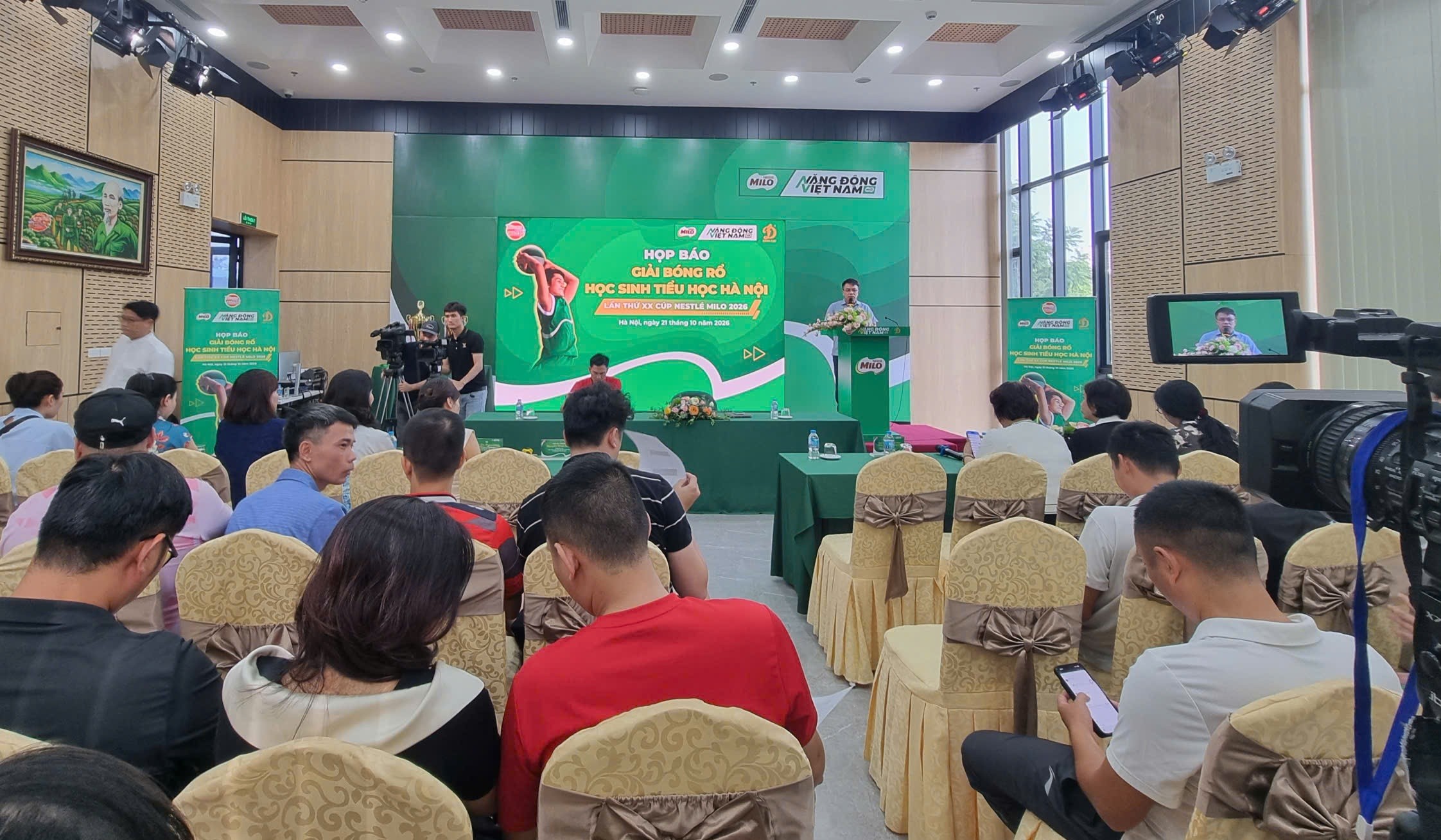 anh-4-quang-canh-hop-bao-1792589294.jpg