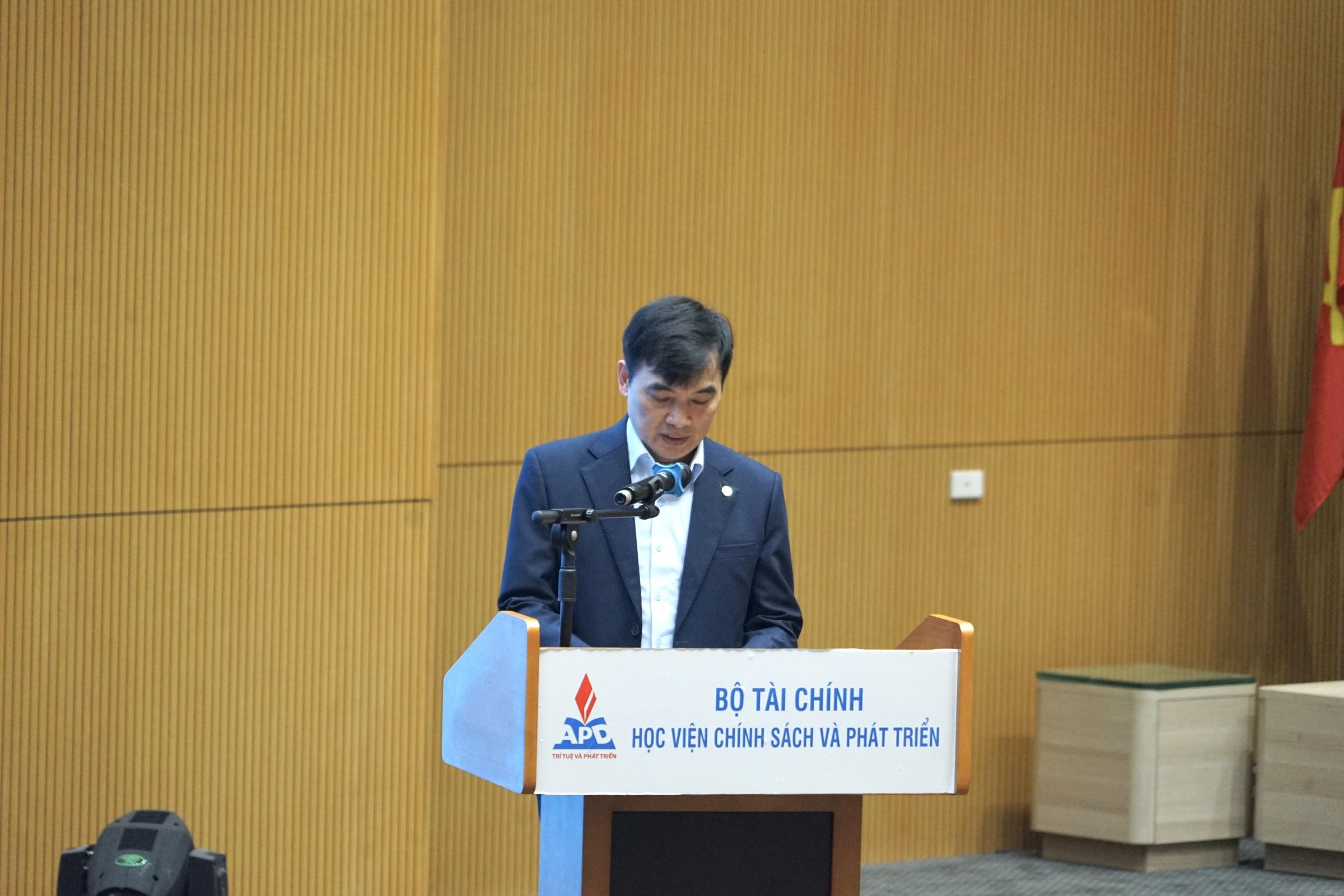 dong-hanh-cung-sinh-vien-tren-hanh-trinh-ket-noi-viec-lam-07-1792660837.jpg