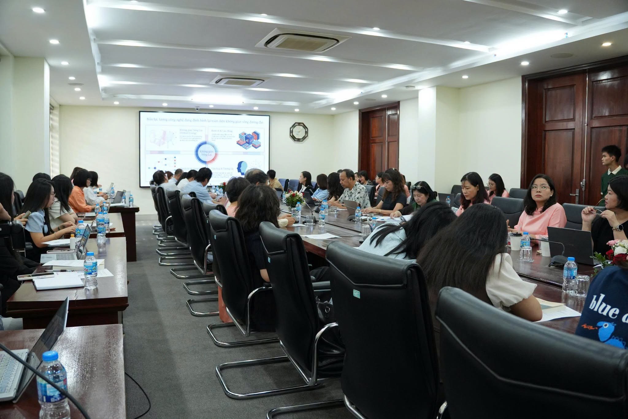 anh-3-quang-canh-hoi-thao-1792759834.jpg
