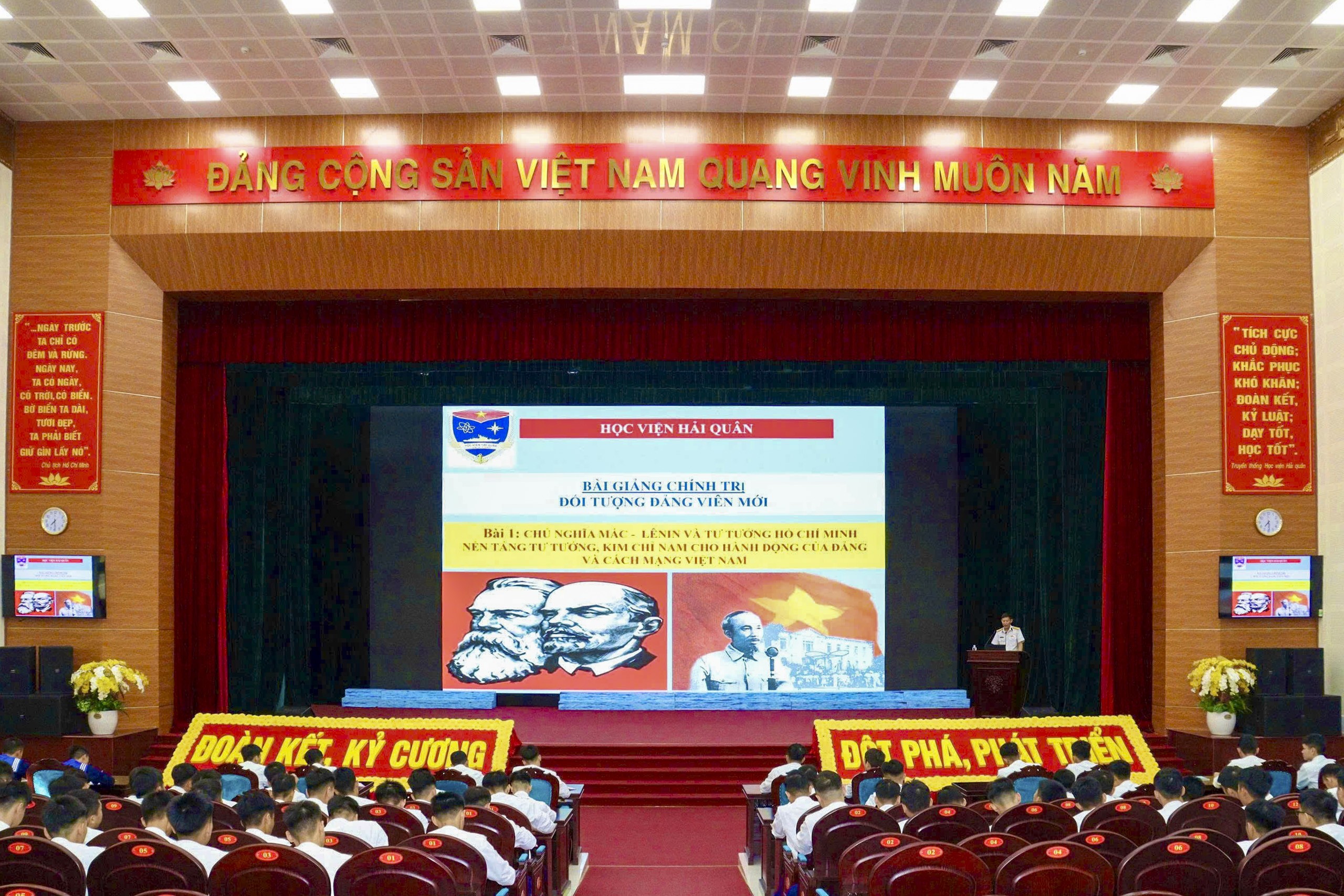 4-quang-canh-lop-hoc-1792834851.jpg