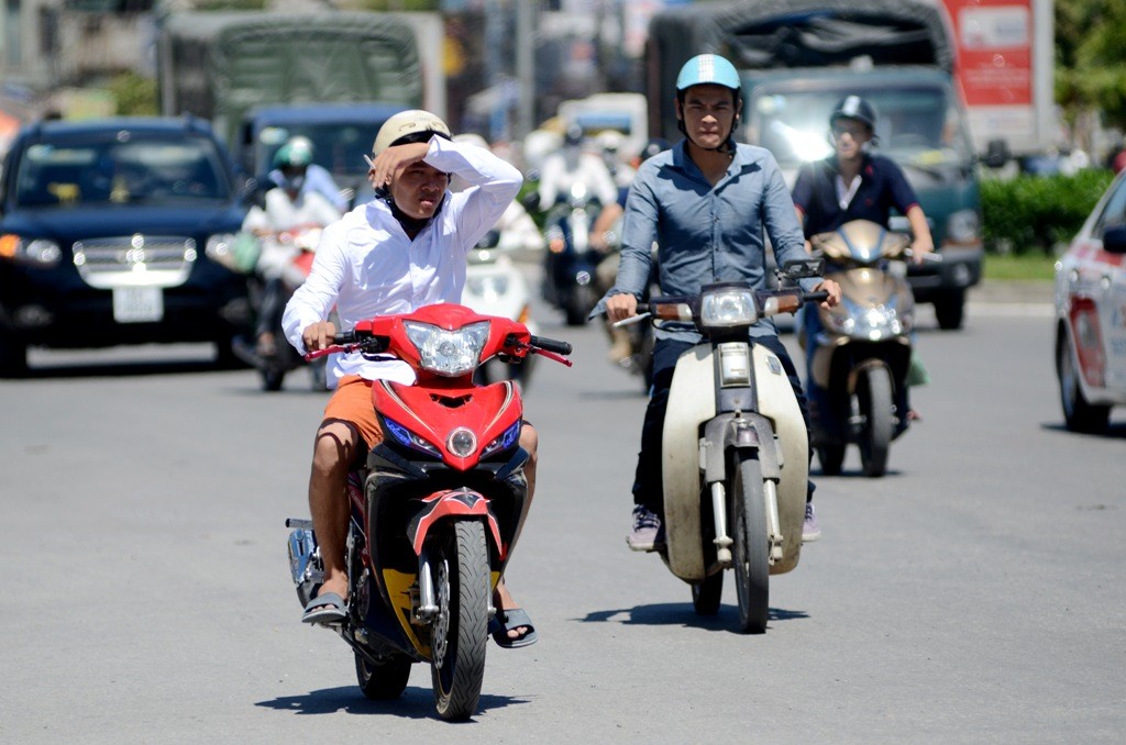 nlntv-ha-noi-dan-tang-nhiet-dot-nang-nong-quotcang-thangquot-len-toi-36-do-chinh-thuc-bat-dau-tu-ngay-mai-03-5420-1679384370.jpg