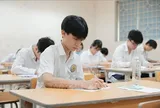 Môn Văn lớp 10 Hà Nội: Một thí sinh mang điện thoại vào phòng thi