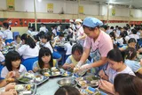 Hà Nội duy trì hỗ trợ bữa ăn bán trú, tăng đầu tư cho học sinh tiểu học