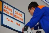 Giá xăng dầu chỉ được điều chỉnh ngay sau 1 ngày khi giá cơ sở tăng từ 15% trở lên