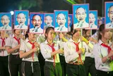 Ánh sáng Hồ Chí Minh soi đường cho chúng ta đi