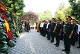 Phó Thủ tướng Phạm Thị Thanh Trà dâng hương tưởng niệm các anh hùng liệt sĩ tại Công viên Lê Thị Riêng