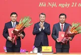 Thủ tướng trao quyết định giao Quyền Bộ trưởng Bộ Nội vụ và bổ nhiệm Thứ trưởng Thường trực Bộ Dân tộc và Tôn giáo