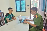 Giả vờ mua hàng rồi cướp giật tài sản