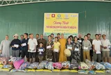 Chương trình " Gieo hạt từ bi" tặng hàng trăm suất quà cho nhân dân vùng bị lũ, lụt ở miền tây Nghệ An