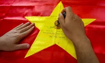 Giữ hồn Tổ quốc trên từng dấu đỏ