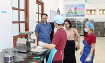 Hà Nội chuyển hướng quản lý an toàn thực phẩm trong bếp ăn trường học