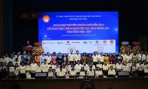 TP. Hồ Chí Minh: Hơn 1,8 tỷ đồng học bổng khuyến tài tiếp sức 322 sinh viên