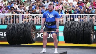 Người đàn ông mạnh nhất: Từng không dám rời mẹ