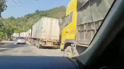 Xe chở nông sản tắc nghẽn hàng chục km khu vực cửa khẩu tỉnh Lạng Sơn