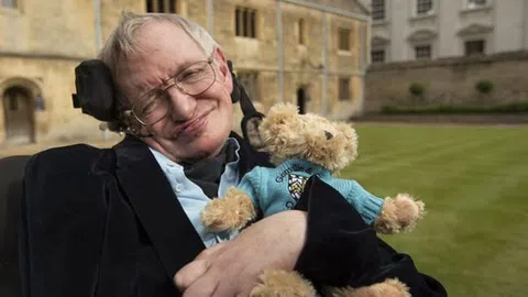 Thiên tài Stephen Hawking dự đoán vận mệnh trái đất 2023