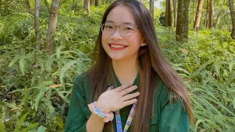 Bộ sưu tập giải thưởng của nữ sinh thủ khoa xuất sắc trường Quốc tế ĐH Quốc gia Hà Nội