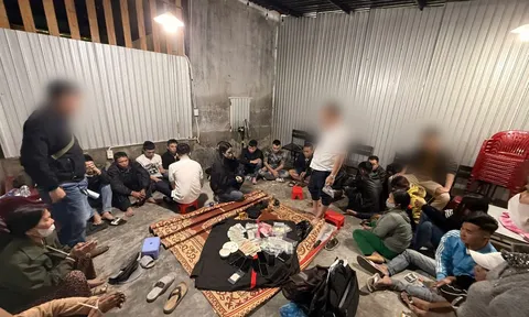 Bắt quả tang 18 đối tượng đánh bạc tại quán cà phê ở xã Đan Điền