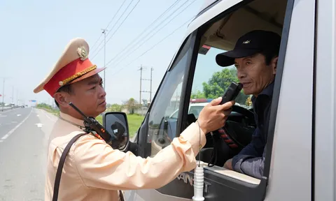 CSGT Phú Lộc tăng cường xử lý vi phạm, bảo đảm an toàn giao thông