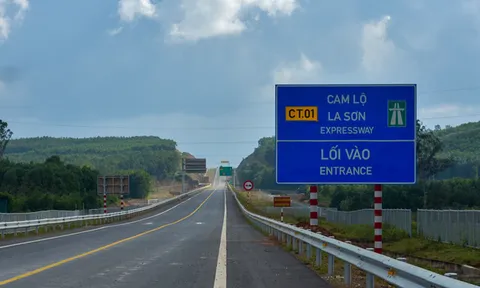 Tạm dừng khai thác cao tốc Cam Lộ - La Sơn vào ban đêm