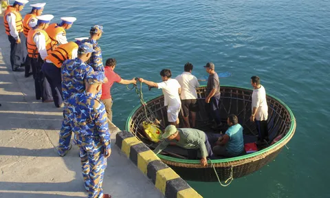 Giữ nhịp sống giữa trùng khơi từ đôi bàn tay người Thầy thuốc nơi đảo xa