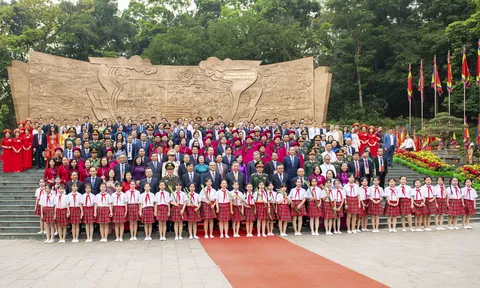 Tổng Bí thư, Chủ tịch nước Tô Lâm dâng hương tại Đền Hùng: Hướng về cội nguồn, vững bước tương lai