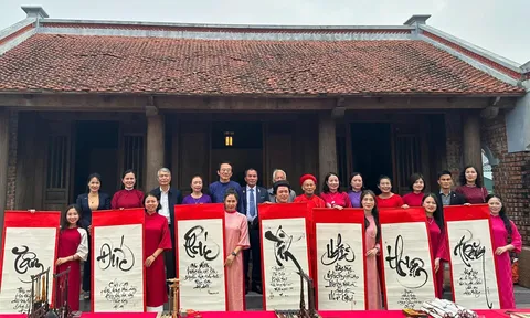 Thư pháp Truyện Kiều bản Tiên Điền - Di sản gia tộc trở thành nguồn lực phát triển bền vững