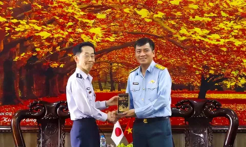 Tham mưu trưởng Lực lượng tự vệ trên không Nhật Bản thăm và làm việc tại Tiểu đoàn 64