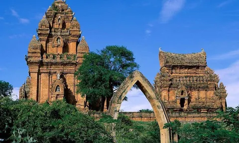 Bảo tồn và phát huy di sản văn hóa Chăm trong phát triển du lịch Khánh Hòa