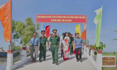 Quân khu 9 bàn giao công trình giao thông, nhà ở cho người dân vùng căn cứ kháng chiến