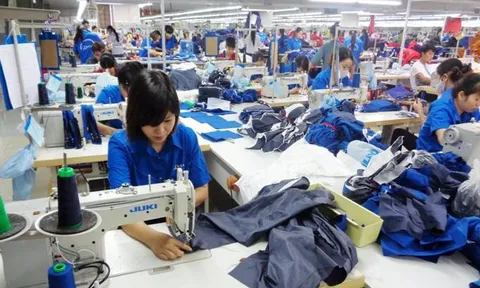 Chính phủ yêu cầu bảo đảm chi trả đầy đủ lương, thưởng Tết cho người lao động