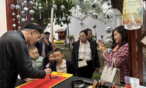 Xin chữ đầu năm: Gửi gắm ước vọng qua con chữ
