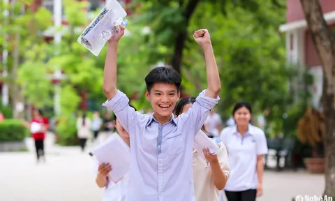 Số học sinh tăng mạnh, tỷ lệ vào lớp 10 công lập Hà Nội giảm xuống 55%