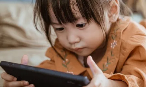 Chuyên gia cảnh báo hệ lụy nếu cấm học sinh sử dụng mạng xã hội