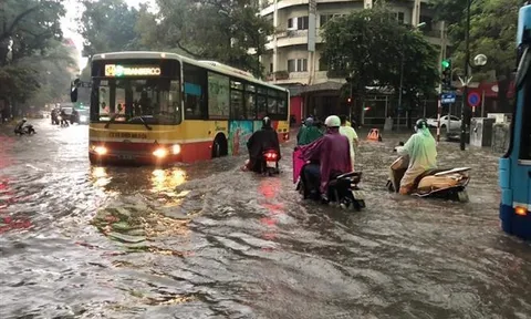 Thời tiết ngày 18/5: Mưa dông bao trùm cả nước, nguy cơ ngập lụt và sạt lở đất