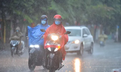 Miền Bắc mưa như trút trong ngày 20/5, nguy cơ ngập lụt nhiều nơi