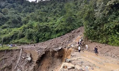 Không khí lạnh gây mưa lớn ở Bắc Bộ, 7 tỉnh được cảnh báo lũ quét và sạt lở