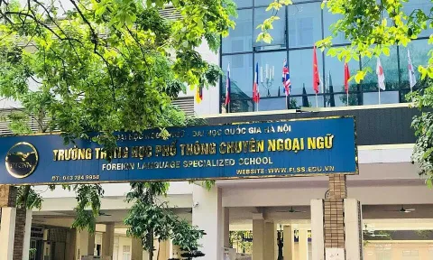 THPT Chuyên Ngoại ngữ hạ điểm chuẩn nhiều lớp chuyên năm 2026