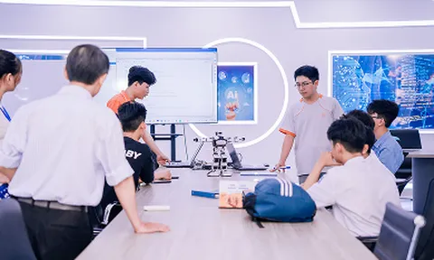 Chọn tổ hợp lớp 10: Đừng vì "dễ học" mà tự thu hẹp cánh cửa tương lai