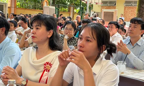 Bộ GD&ĐT đề xuất chấm dứt việc hội phụ huynh thu tiền thay nhà trường