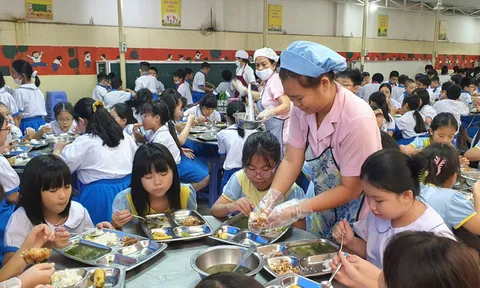 Hà Nội duy trì hỗ trợ bữa ăn bán trú, tăng đầu tư cho học sinh tiểu học