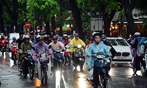 Không khí lạnh tràn về, Hà Nội mưa dông, người dân cần lưu ý khi di chuyển