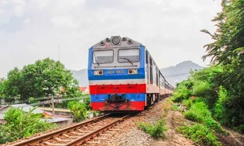 Mưa lũ làm thay đổi hành trình nhiều chuyến tàu qua Thanh Hóa