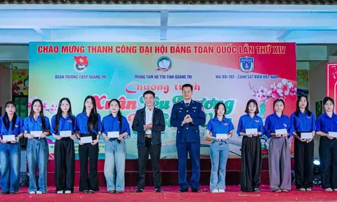Hải đội 202 mang "Xuân ấm" về miền cát trắng