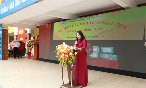 Rộn ràng ngày khai giảng tại Trường THCS Việt Nam - Angiêri