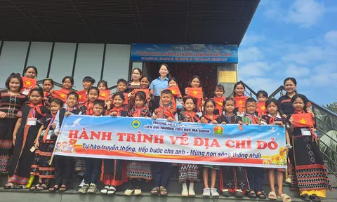 “Từ địa chỉ đỏ đến ước mơ xanh”: Giáo dục lòng yêu nước cho học sinh vùng cao