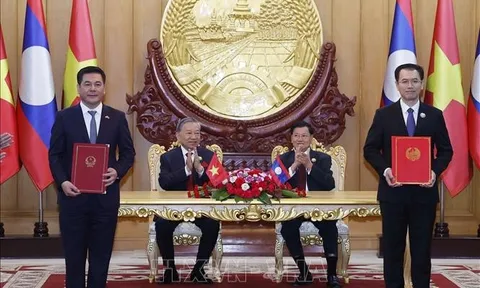 Tổng Bí thư Tô Lâm chứng kiến trao các văn kiện hợp tác Việt Nam - Lào