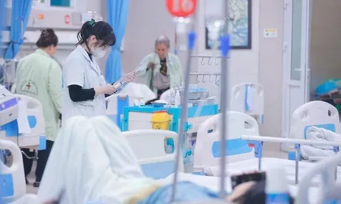 Điểm tên vướng mắc về chính sách lương, phụ cấp trong việc 'giữ chân' nhân lực y tế tuyến cơ sở