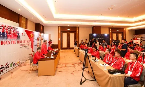 Bộ trưởng Nguyễn Văn Hùng thăm, động viên Đoàn Thể thao Việt Nam dự SEA Games 33