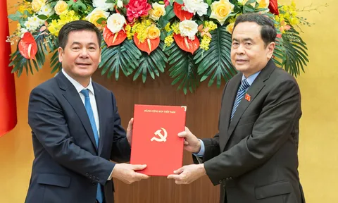 Đồng chí Nguyễn Hồng Diên được chỉ định giữ chức Phó Bí thư chuyên trách Đảng ủy Quốc hội