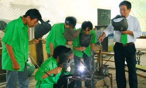Phụ cấp nhà giáo ở cơ sở giáo dục nghề nghiệp công lập, tính thế nào?
